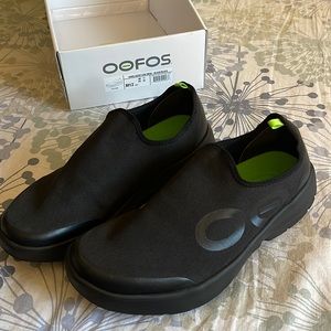 OOFOS. OoMG Low Mens Recovery Shoes